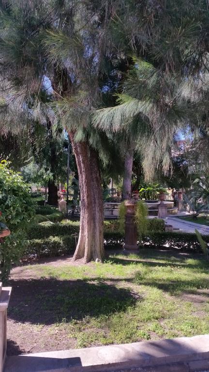 לינה וארוחת בוקר קטאניה Residenza Del Turista מראה חיצוני תמונה